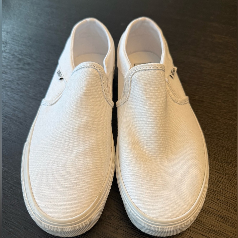 Vans classic slip ons (white)